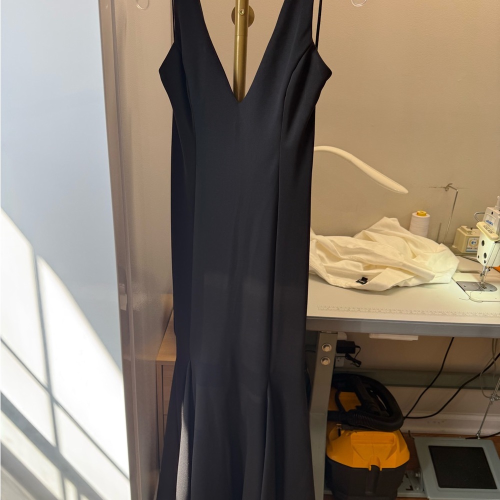 Black V-Neck Sleeveless Evening Dress